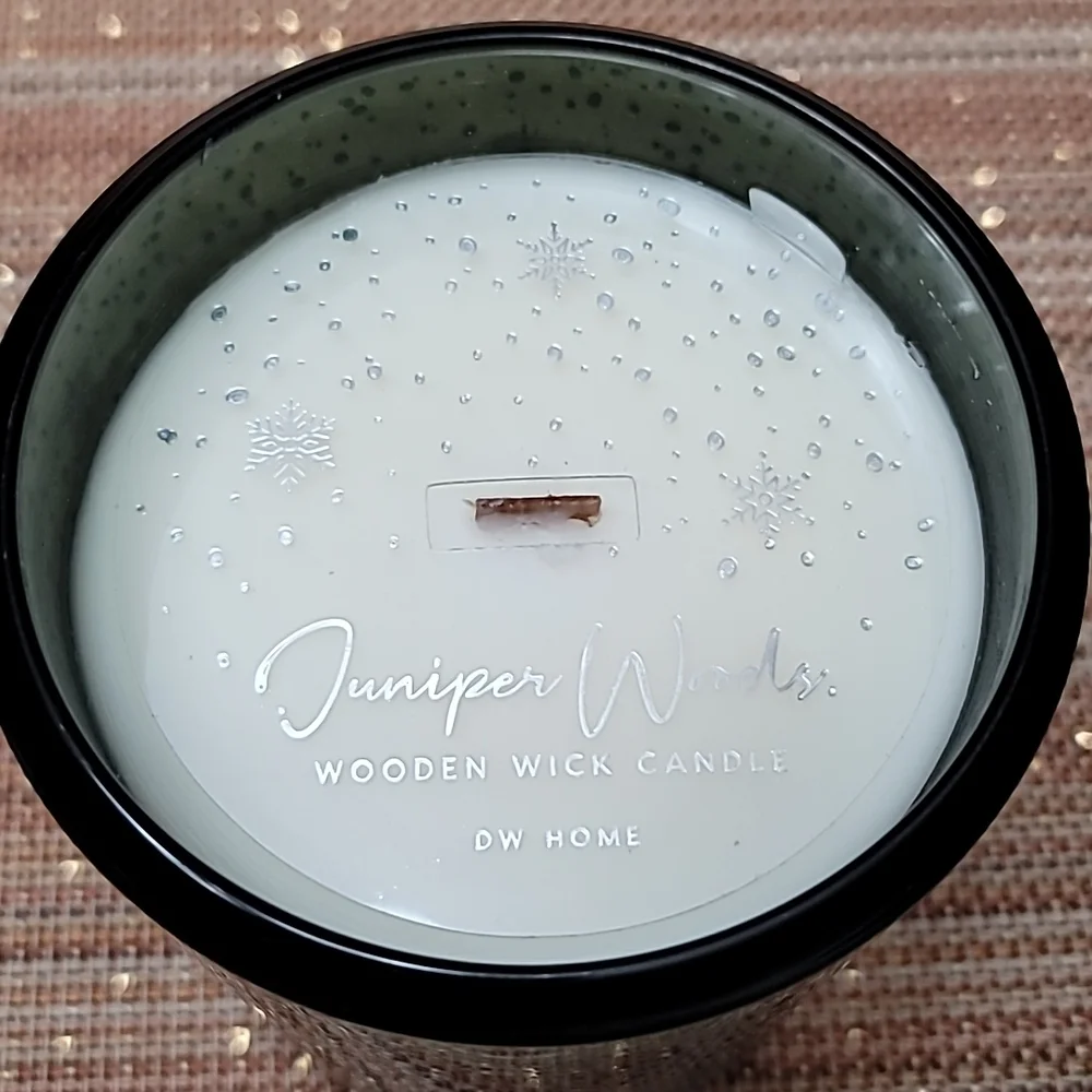 Wooden wick Candle, DW Home, Juniper Woods. 12.7oz NWT - Picture 2 of 3